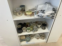 Partij diversen waaronder oorbellen, armbandjes, schaaltjes, kaarsen, tandenstokerhouders, tassen, enzovoort - afbeelding 4 van  12