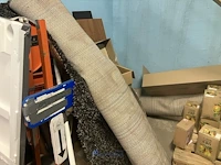 Partij diversen waaronder plm 17 euro palletten, houtrestanten, potten, matten, verkeersbord, enzovoort - afbeelding 3 van  4