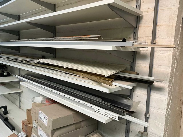 Partij diversen waaronder profielen en haken - afbeelding 1 van  12