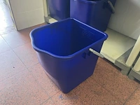 Partij diversen waaronder pvc potten, deksels, pvc kommen, pvc opbergboxen, handdoeken, 2 - afbeelding 4 van  18