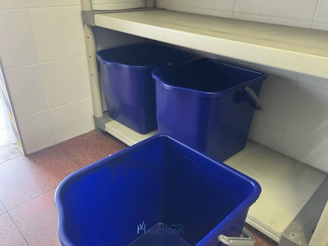 Partij diversen waaronder pvc potten, deksels, pvc kommen, pvc opbergboxen, handdoeken, 2 - afbeelding 5 van  18