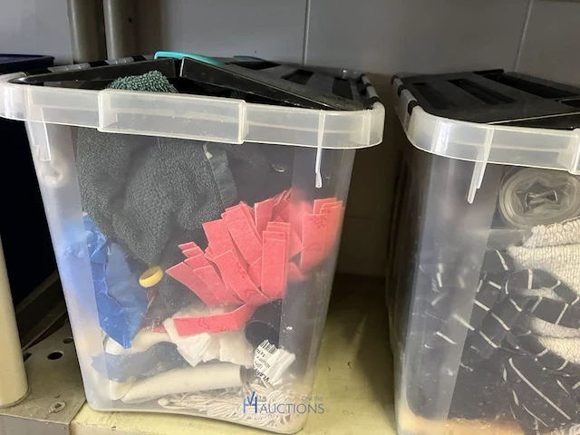Partij diversen waaronder pvc potten, deksels, pvc kommen, pvc opbergboxen, handdoeken, 2 - afbeelding 6 van  18