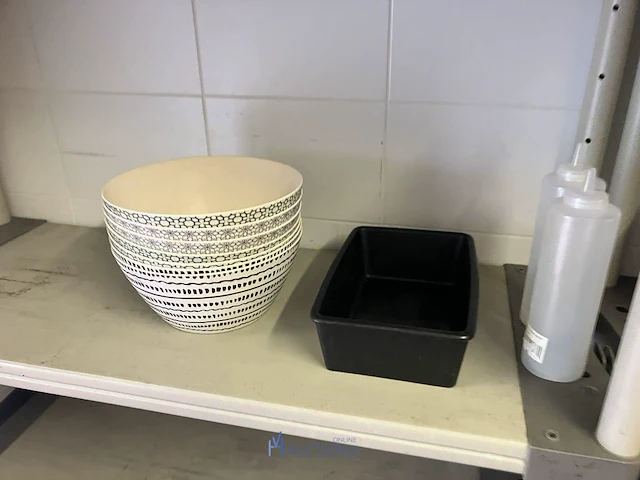 Partij diversen waaronder pvc potten, deksels, pvc kommen, pvc opbergboxen, handdoeken, 2 - afbeelding 11 van  18
