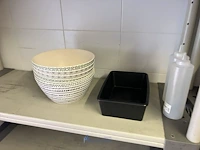 Partij diversen waaronder pvc potten, deksels, pvc kommen, pvc opbergboxen, handdoeken, 2 - afbeelding 11 van  18