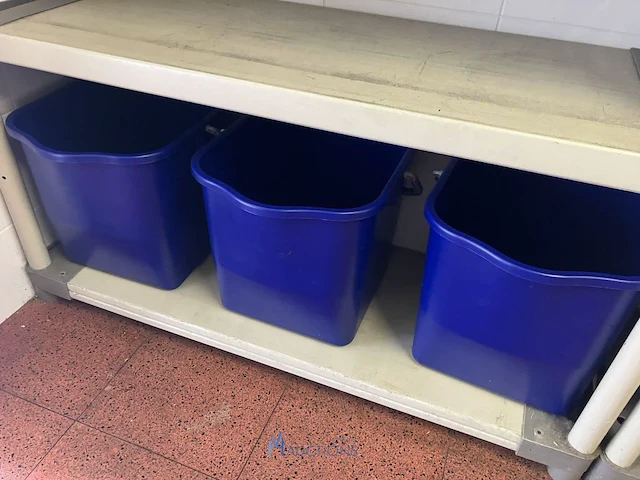 Partij diversen waaronder pvc potten, deksels, pvc kommen, pvc opbergboxen, handdoeken, 2 - afbeelding 12 van  18