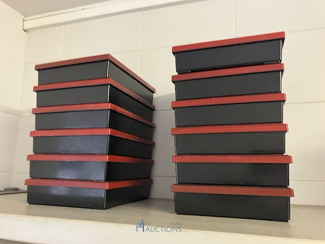 Partij diversen waaronder pvc potten, deksels, pvc kommen, pvc opbergboxen, handdoeken, 2 - afbeelding 16 van  18