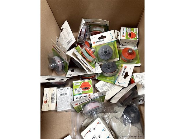 Partij diversen, wo. bougies, gardena toebehoren, olie enz. - afbeelding 4 van  4