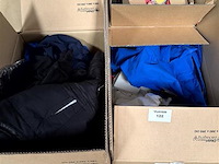 Partij diversen, wo. kleding, sleutelhangers enz. - afbeelding 1 van  5