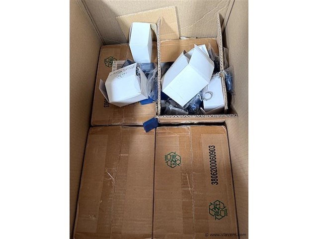 Partij diversen, wo. kleding, sleutelhangers enz. - afbeelding 5 van  5