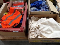 Partij diversen, wo. zakjes, fluo vestjes enz. - afbeelding 1 van  2