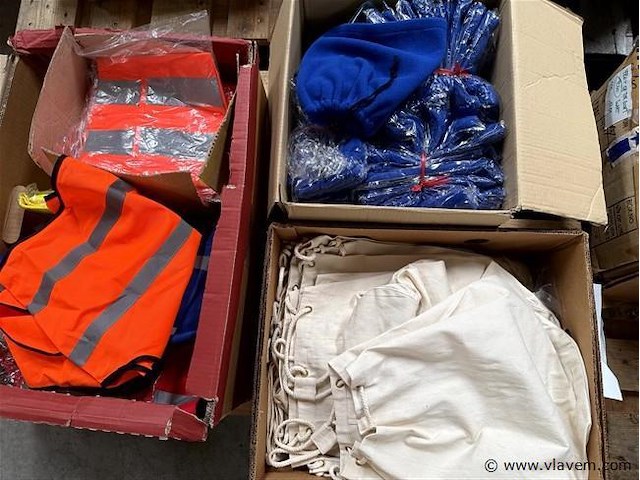 Partij diversen, wo. zakjes, fluo vestjes enz. - afbeelding 2 van  2