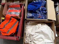 Partij diversen, wo. zakjes, fluo vestjes enz. - afbeelding 2 van  2