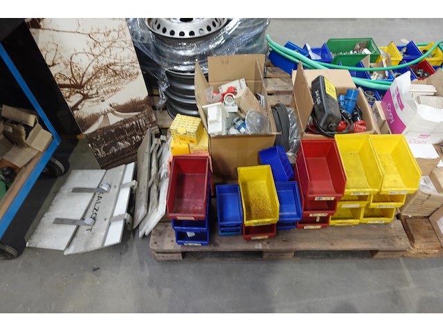 Partij diversen - afbeelding 1 van  9