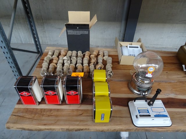 Partij diversen - afbeelding 1 van  8