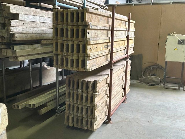 Partij doka balken - afbeelding 1 van  4