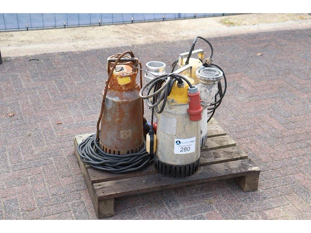 Partij dompelpompen atlas copco weda 30l elektrisch 2.5kw - afbeelding 1 van  1