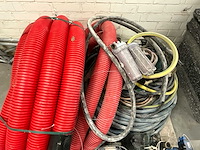 Partij dompelpompen, elektromotoren en gewapende mantelbuis (rood) - afbeelding 4 van  4