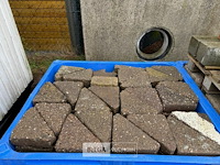 Partij driehoekige klinkers - afbeelding 1 van  4