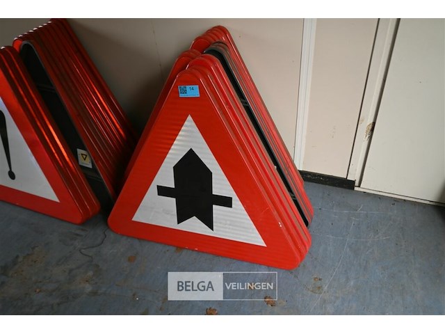 Partij driehoekige verkeersborden - afbeelding 1 van  4