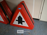 Partij driehoekige verkeersborden