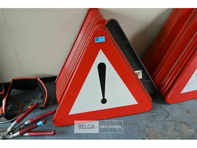 Partij driehoekige verkeersborden - afbeelding 1 van  4