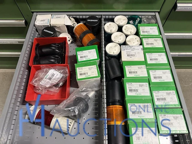 Partij drukknoppen en schakelaars schneider - afbeelding 14 van  17