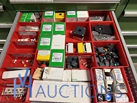 Partij drukknoppen en schakelaars schneider - afbeelding 16 van  17