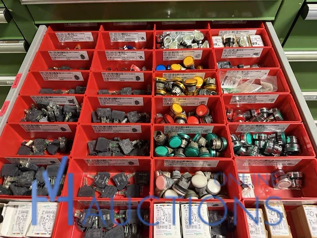 Partij drukknoppen en schakelaars schneider - afbeelding 17 van  17