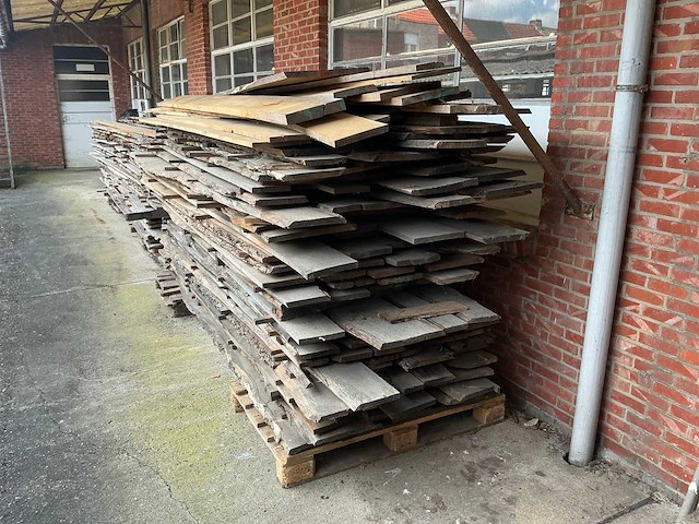 Partij eiken boomstam planken - afbeelding 2 van  6