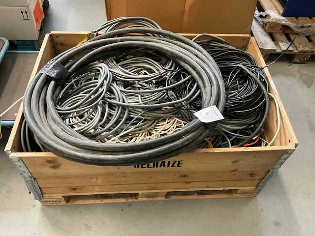 Partij electriciteitskabels - afbeelding 1 van  6
