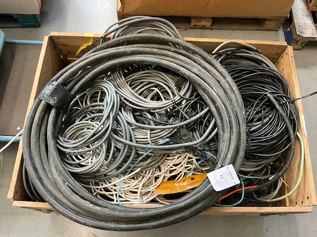 Partij electriciteitskabels - afbeelding 2 van  6