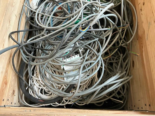 Partij electriciteitskabels - afbeelding 2 van  5