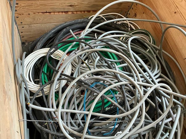 Partij electriciteitskabels - afbeelding 3 van  5