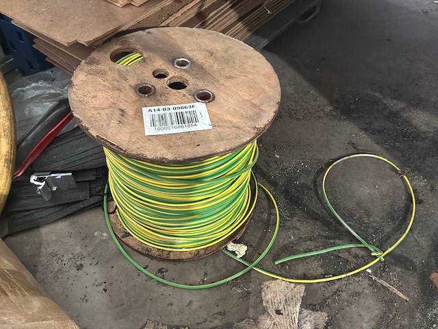 Partij electriciteitsmateriaal - afbeelding 1 van  1