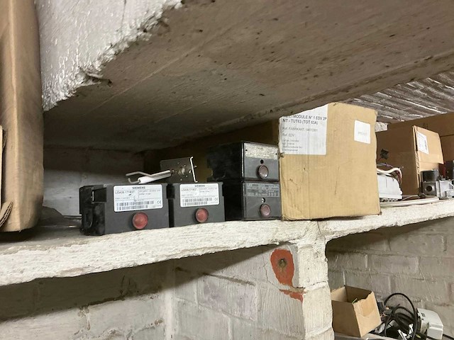 Partij elektra toebehoren - afbeelding 21 van  23