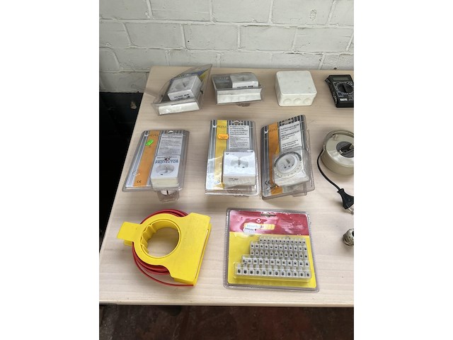 Partij elektriciteit - afbeelding 2 van  8