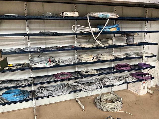 Partij elektriciteitskabels & snoeren - afbeelding 12 van  20
