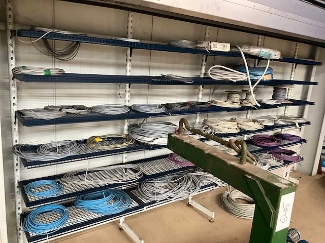 Partij elektriciteitskabels & snoeren - afbeelding 14 van  20