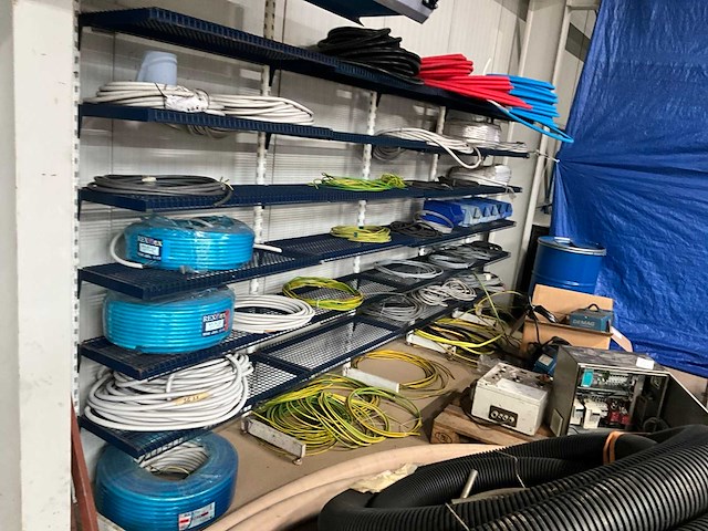 Partij elektriciteitskabels & snoeren - afbeelding 15 van  20