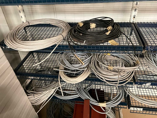 Partij elektriciteitskabels & snoeren - afbeelding 18 van  20