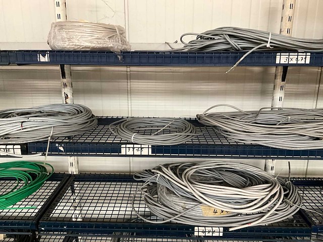 Partij elektriciteitskabels & snoeren - afbeelding 19 van  20