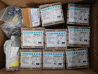 Partij elektriciteitstoebehoren - afbeelding 2 van  6