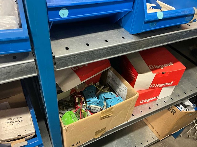 Partij elektrisch bevestigings- en installatiemateriaal - afbeelding 22 van  29