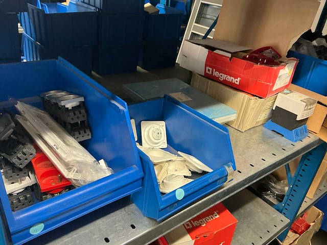 Partij elektrisch bevestigings- en installatiemateriaal - afbeelding 23 van  29