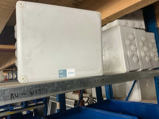 Partij elektrisch bevestigings- en installatiemateriaal - afbeelding 24 van  29