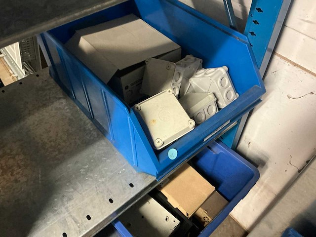 Partij elektrisch bevestigings- en installatiemateriaal - afbeelding 27 van  29