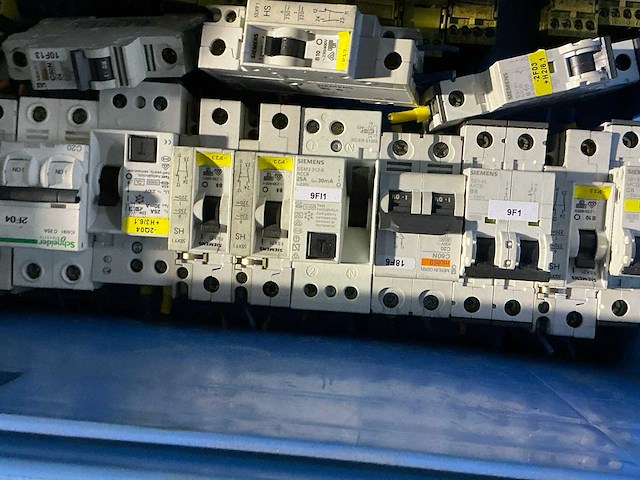 Partij elektrisch componenten - afbeelding 6 van  6