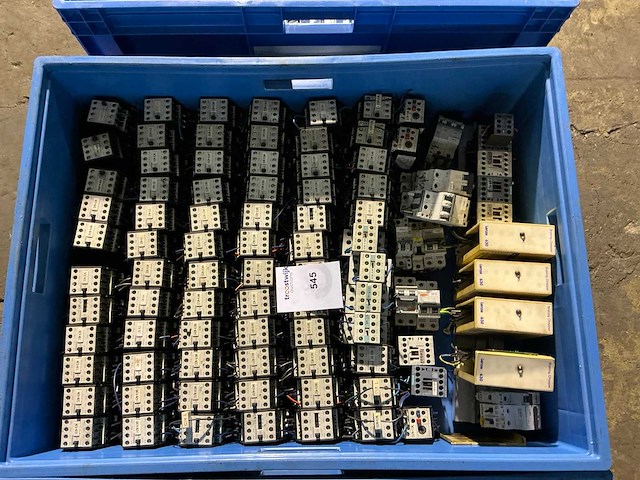 Partij elektrisch componenten - afbeelding 1 van  5