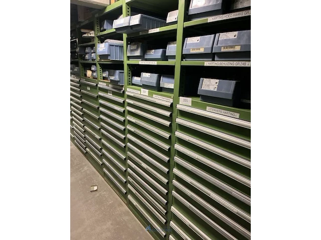 Partij elektrisch installatiemateriaal - afbeelding 13 van  93