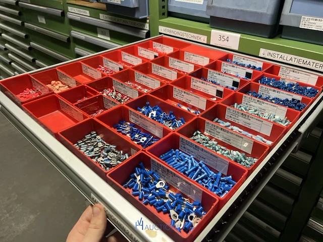 Partij elektrisch installatiemateriaal - afbeelding 14 van  93